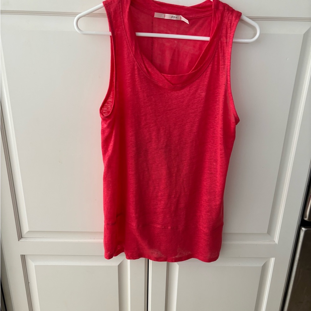 Gibson red Tank Top Vibrant Sleeveless Design size medium.